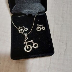 Earring and necklace set